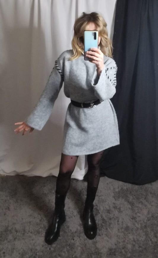 Dress pull